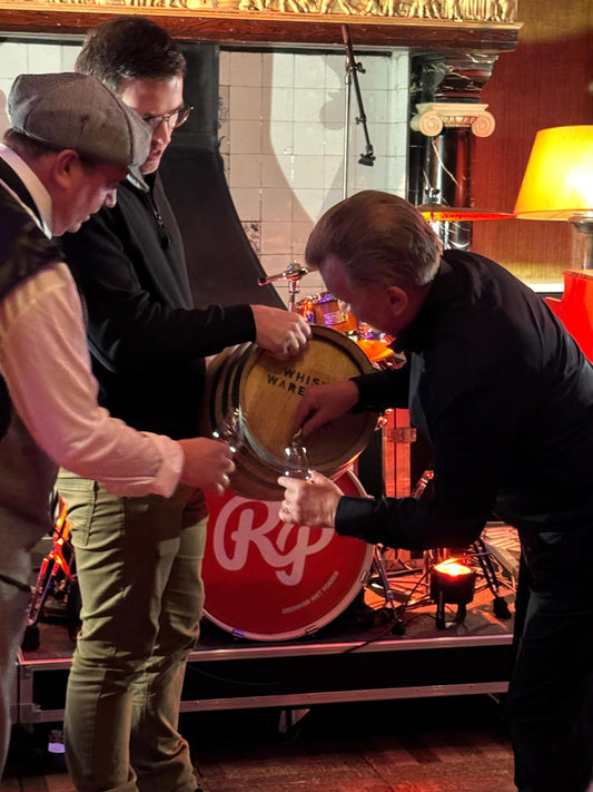 Het eerste Whisky Warehouse 30 liter vat uitgeleverd!